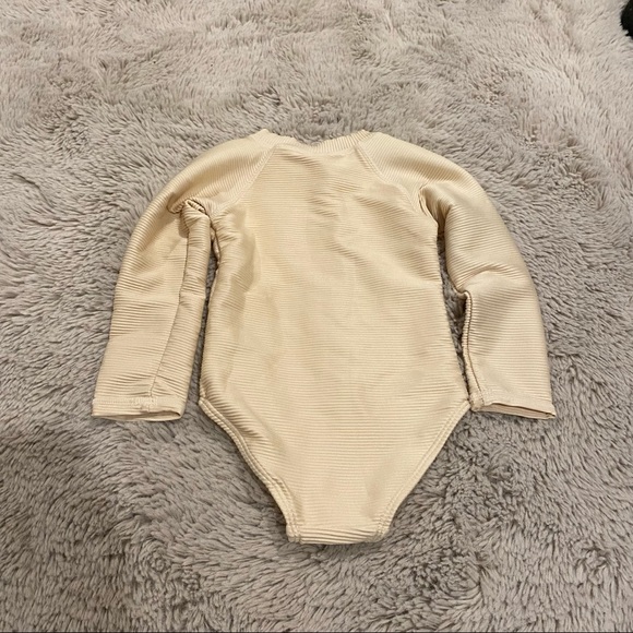 Rylee + Cru Ribbed Rash Guard Onepiece ivory Shell 18/24M - Picture 6 of 7